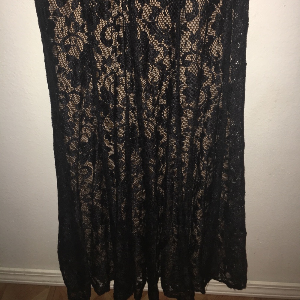 Beautiful Rare Lace Dress Compliments Any Shape❤️